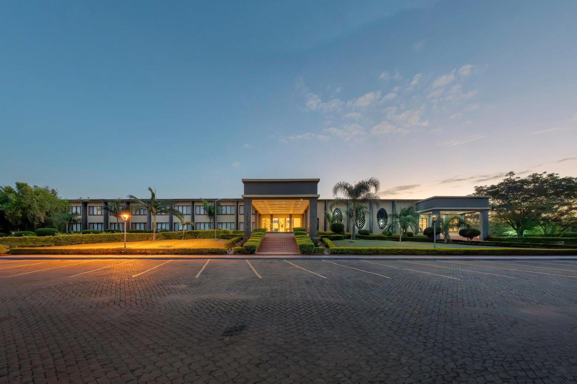 Protea Hotel By Marriott Chipata מראה חיצוני תמונה