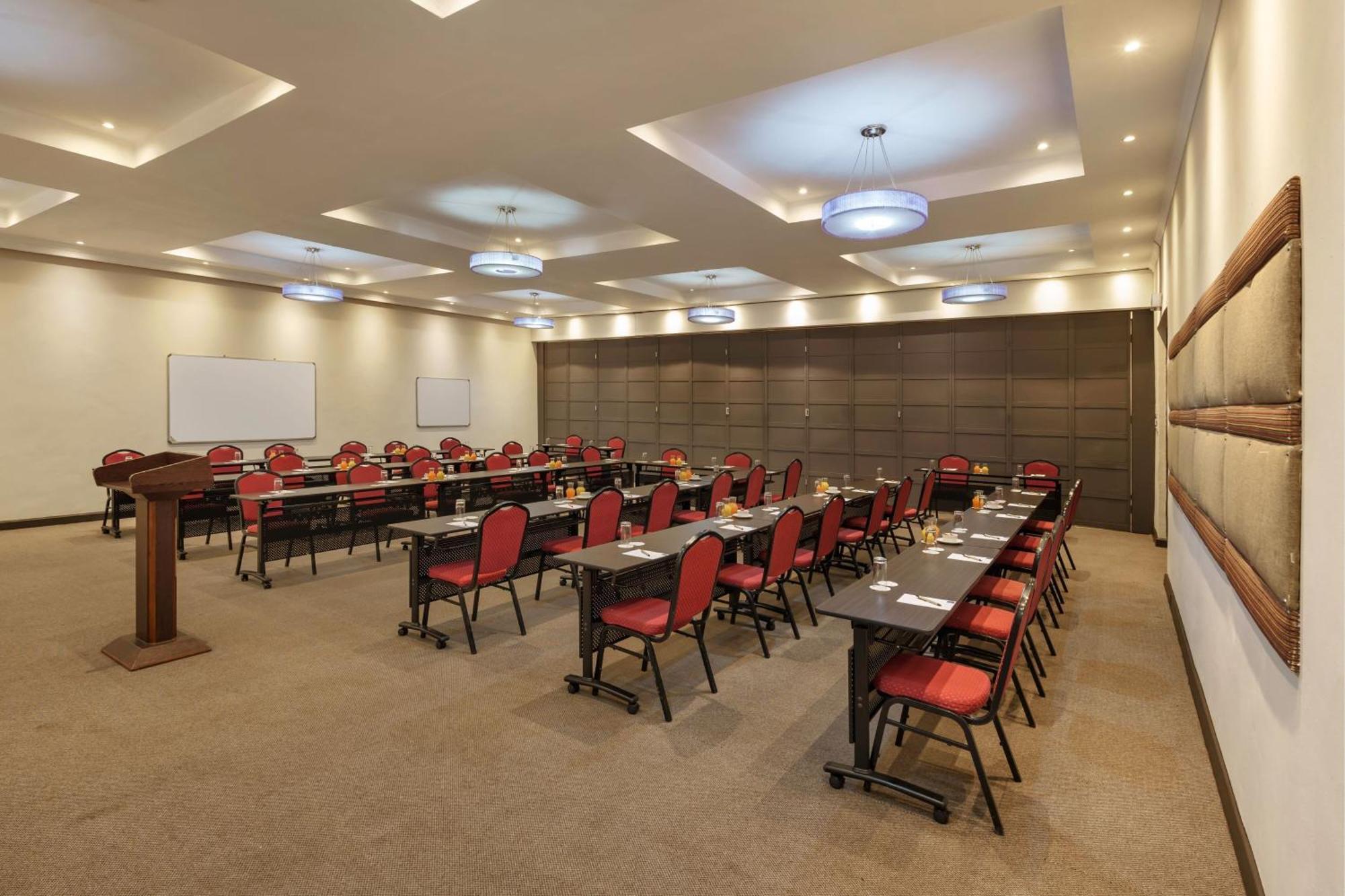 Protea Hotel By Marriott Chipata מראה חיצוני תמונה