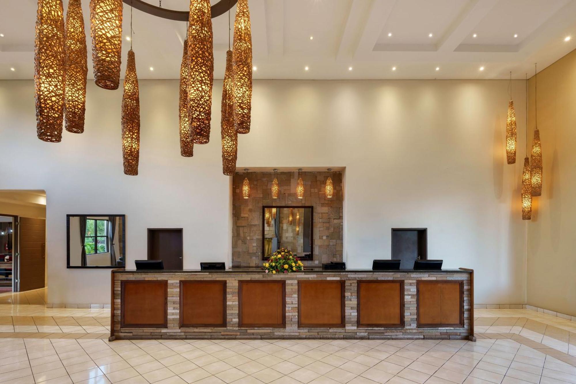 Protea Hotel By Marriott Chipata מראה חיצוני תמונה