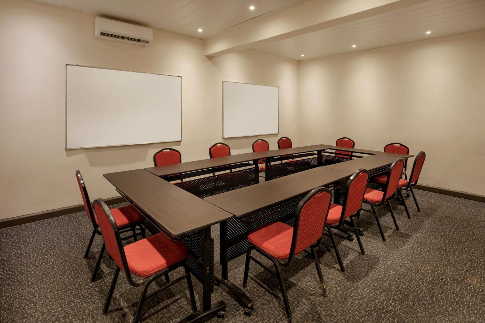 Protea Hotel By Marriott Chipata מראה חיצוני תמונה